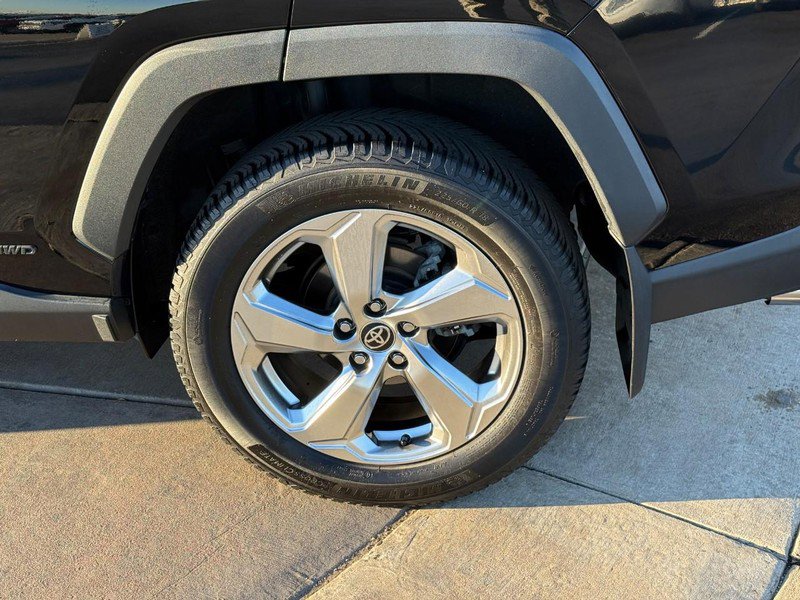 Used 2021 Toyota RAV4 XLE Premium image 7