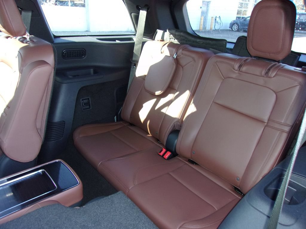 Used 2025 Lincoln Aviator Reserve w/ Equipment Group 201A AWD/4WD image 11