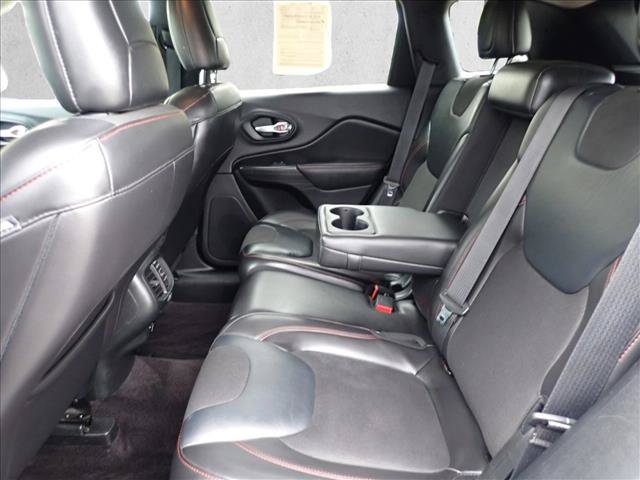 Used 2016 Jeep Cherokee Trailhawk AWD/4WD image 9