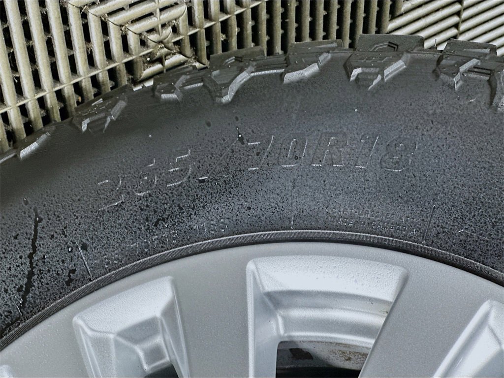 Used 2023 Nissan Armada SV image 32