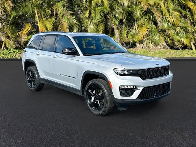 Used 2024 Jeep Grand Cherokee Limited w/ Black Appearance Package AWD/4WD image 2