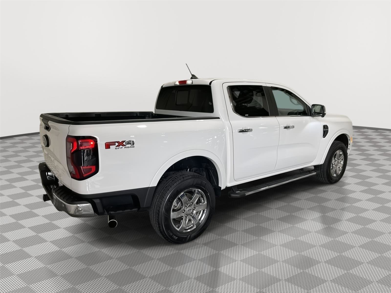 Used 2024 Ford Ranger Lariat w/ FX4 Off-Road Package image 5