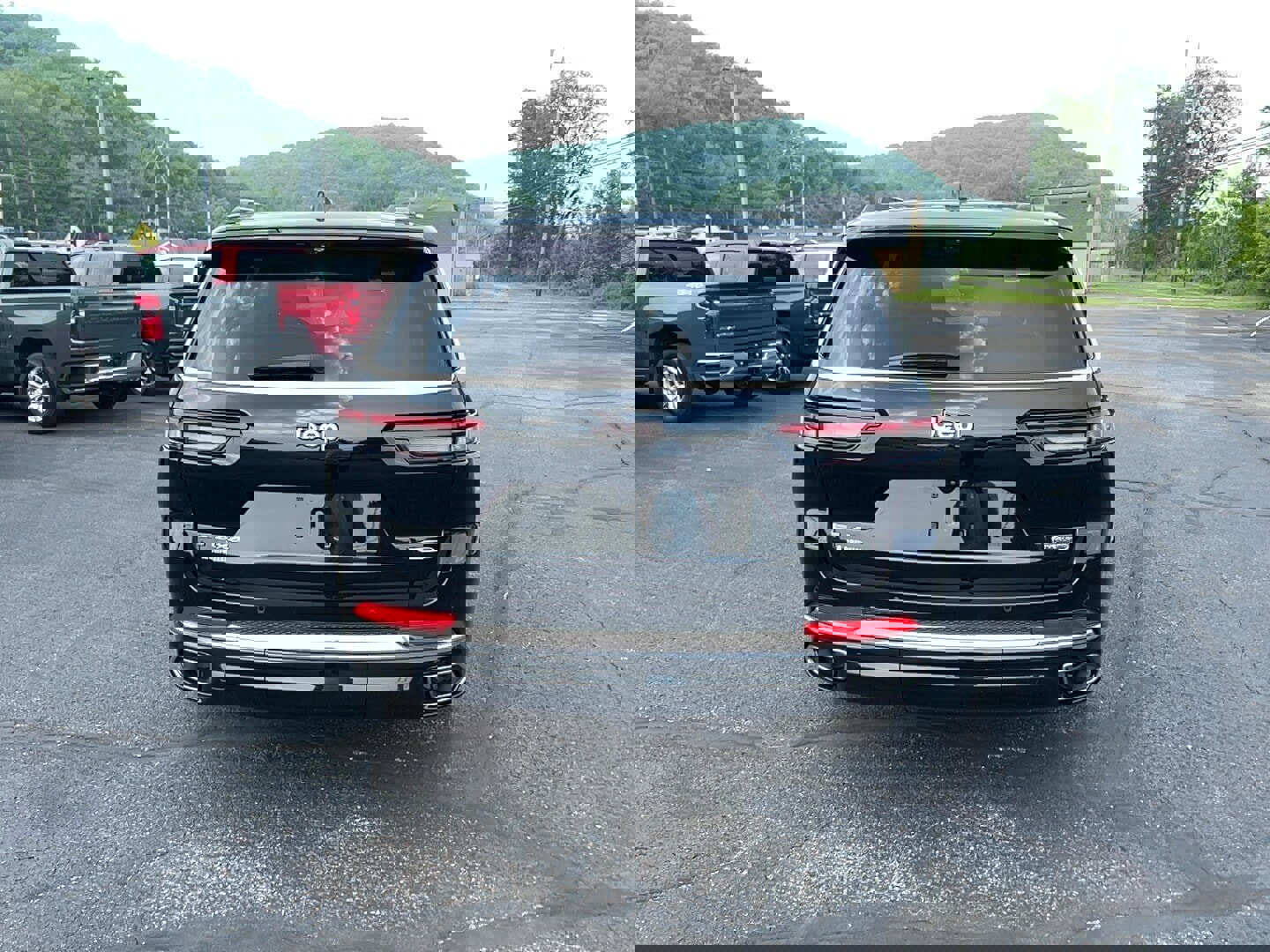 Used 2021 Jeep Grand Cherokee L Overland w/ Luxury Tech Group IV image 6