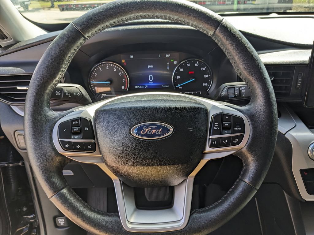 Used 2024 Ford Explorer XLT image 29