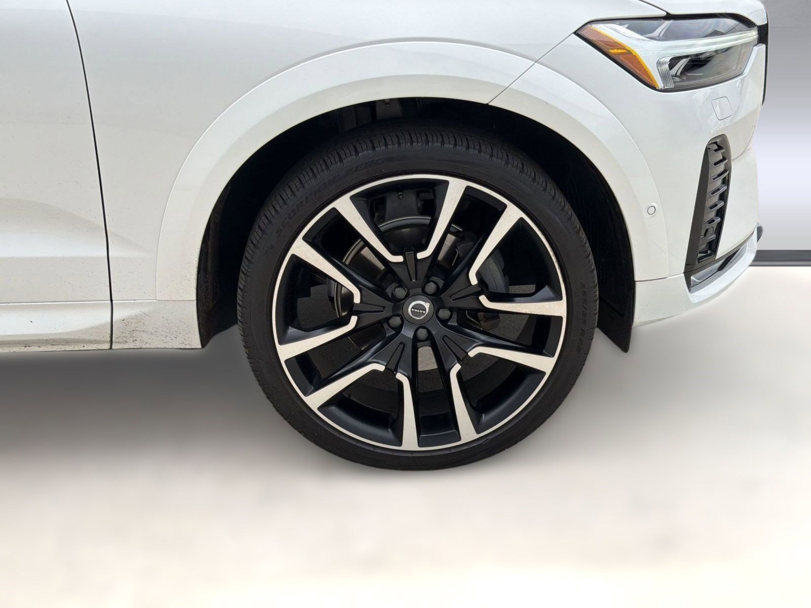 Used 2024 Volvo XC60 B5 Ultimate w/ Protection Package Premier AWD/4WD image 11