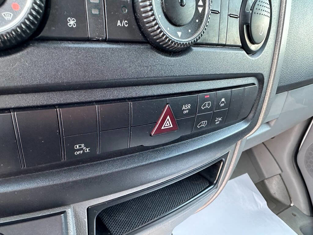 Used 2014 Mercedes-Benz Sprinter 2500 image 16