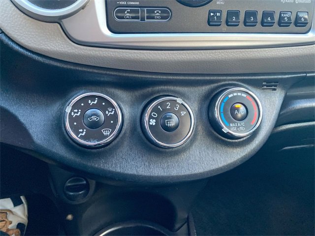 Used 2013 Toyota Yaris L image 17