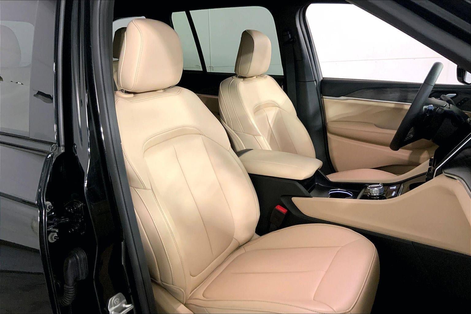 Used 2025 Jeep Grand Cherokee Limited AWD/4WD image 7