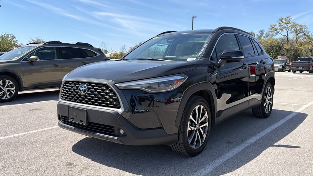 Certified 2025 Toyota Corolla Cross XLE image 18