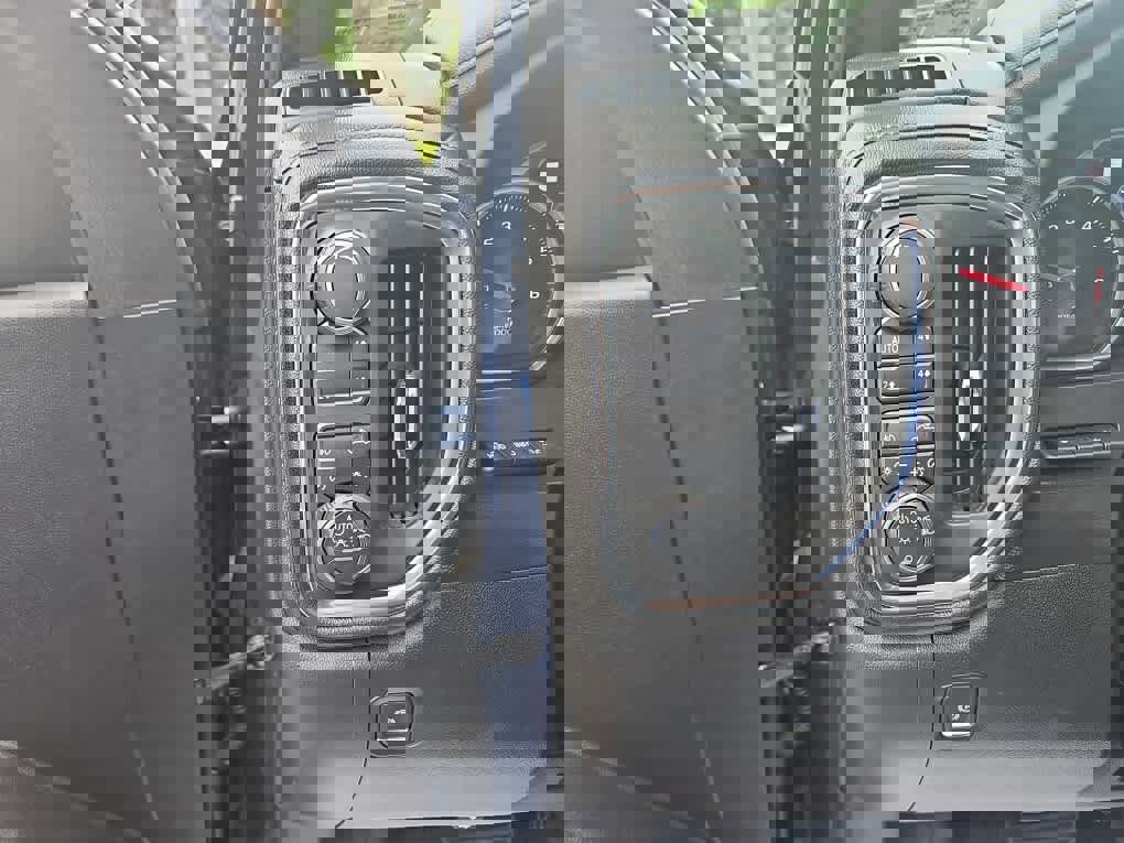 Used 2019 Chevrolet Silverado 1500 High Country w/ Technology Package image 15