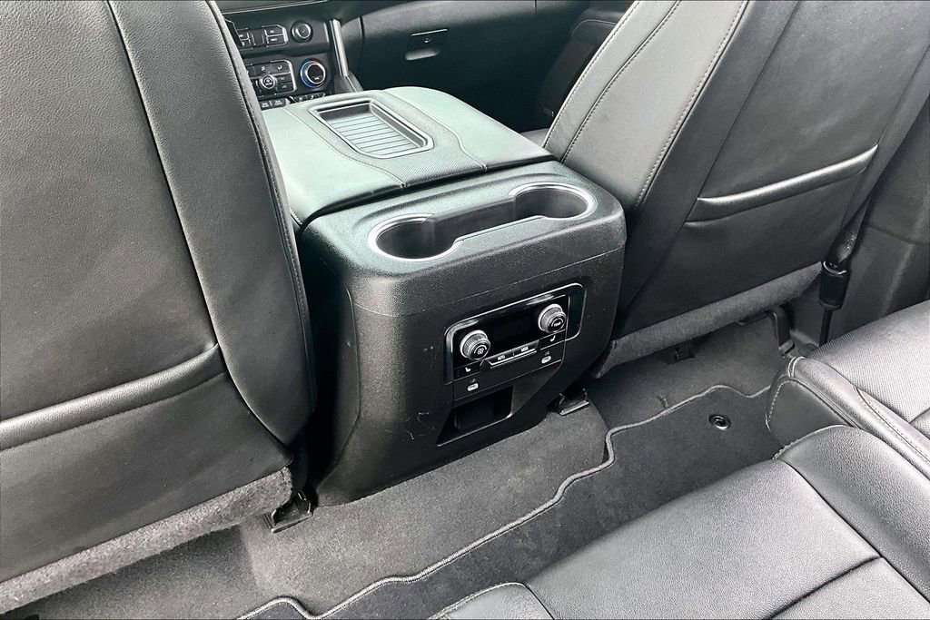 Used 2024 Chevrolet Suburban Premier image 10