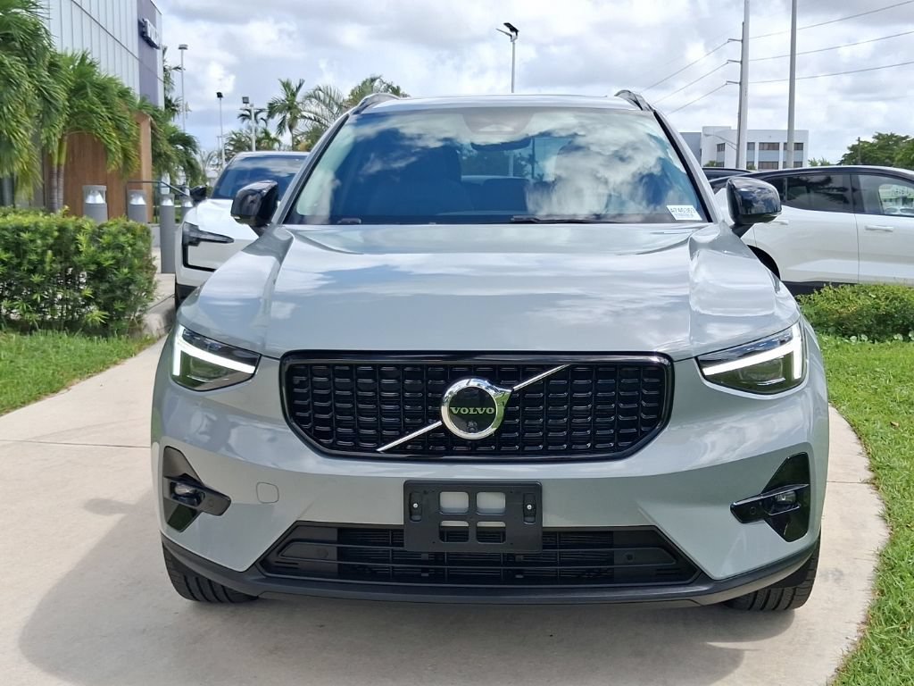 Used 2026 Volvo XC40 B5 Plus AWD/4WD image 2