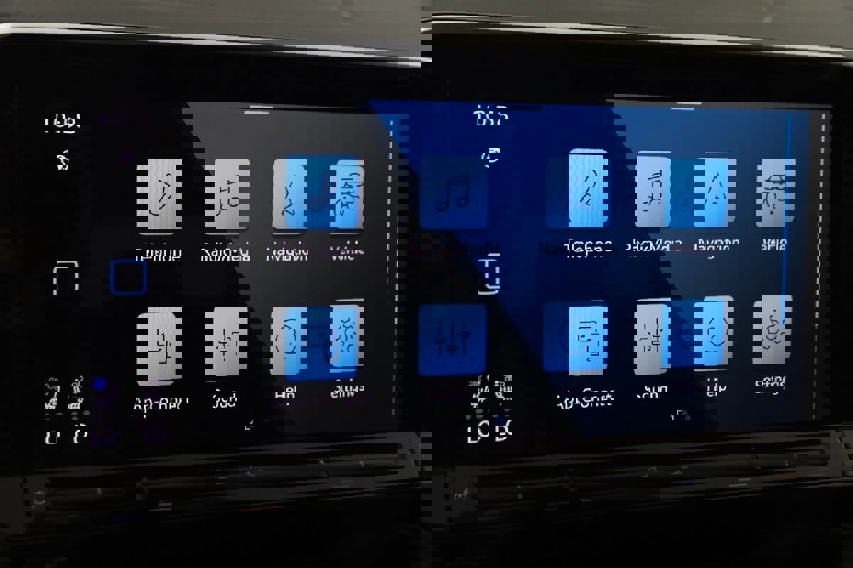 Used 2024 Volkswagen Atlas SE image 31