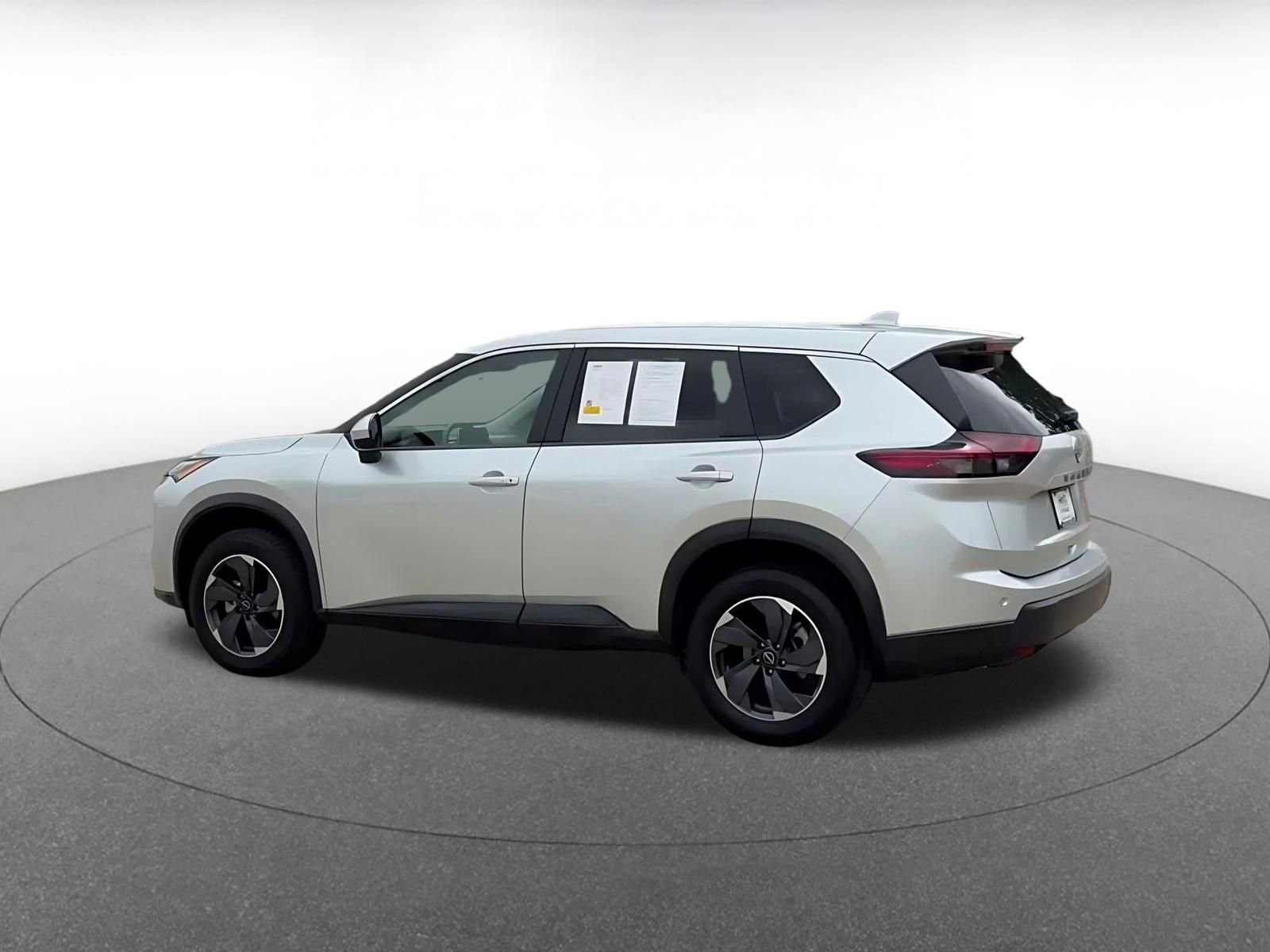 Used 2025 Nissan Rogue SV FWD image 10