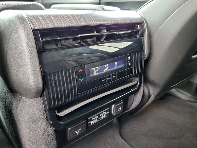 Used 2024 Jeep Wagoneer L Series II w/ Flexible Seating Group image 15