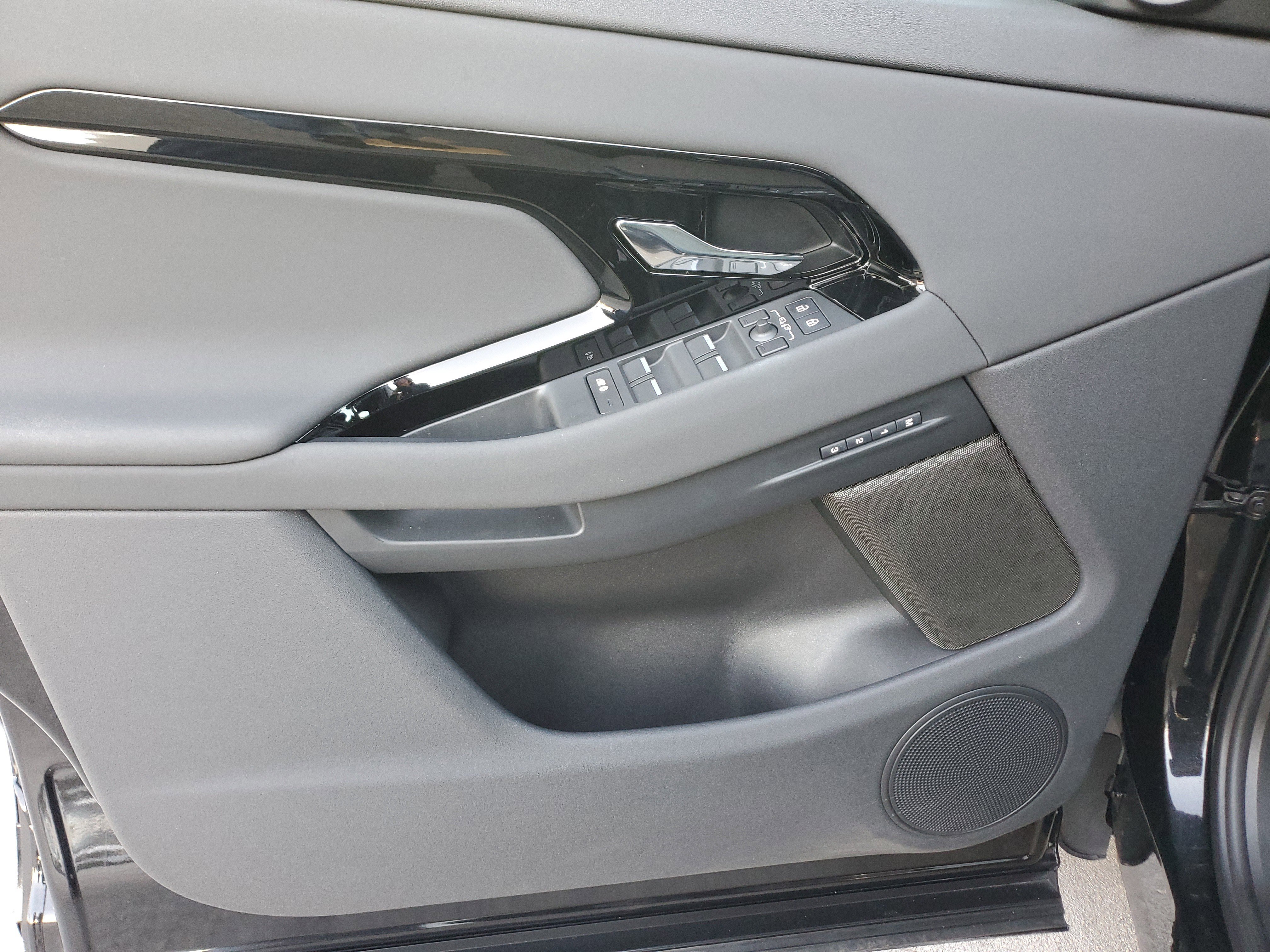 Used 2024 Land Rover Range Rover Evoque Dynamic SE image 26