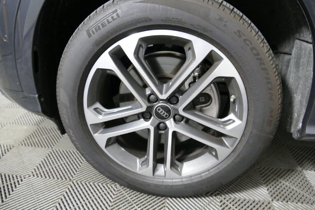 Certified 2025 Audi Q5 Premium w/ Convenience Package AWD/4WD image 9