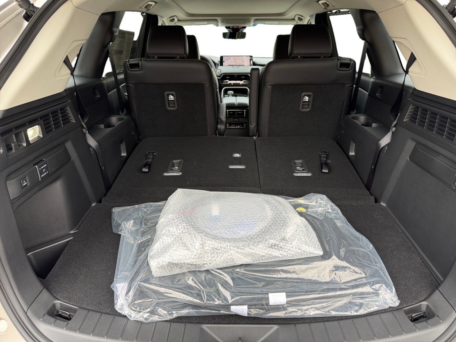 New 2026 MAZDA CX-90 Plug-In Hybrid w/Premium Sport AWD/4WD image 17