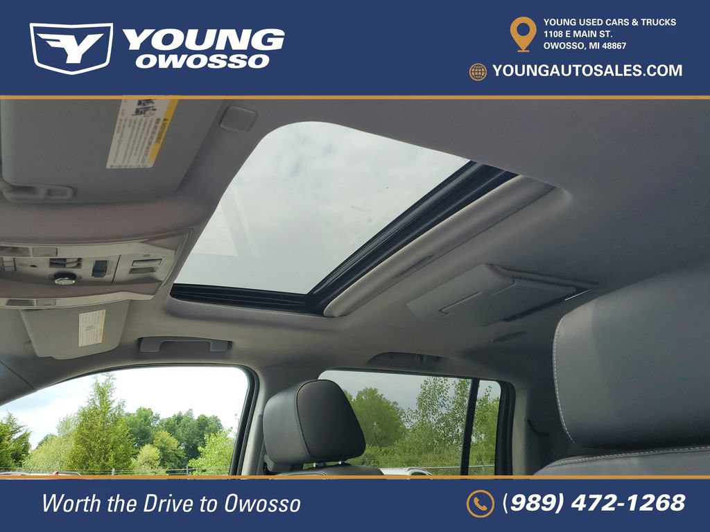 Used 2017 Chevrolet Suburban Premier AWD/4WD image 9