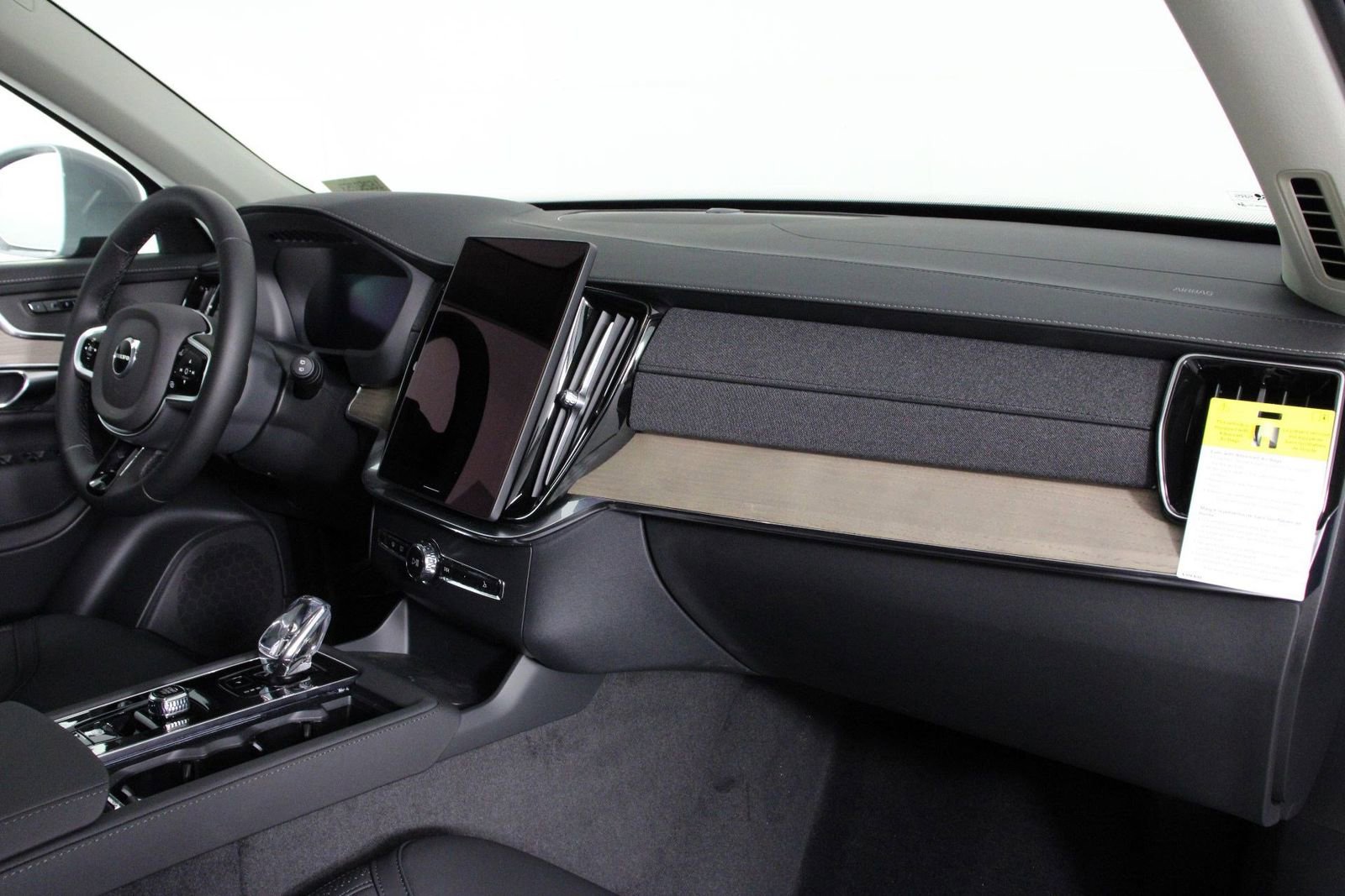 New 2025 Volvo XC90 B6 Core w/ Protection Package Premier AWD/4WD image 9