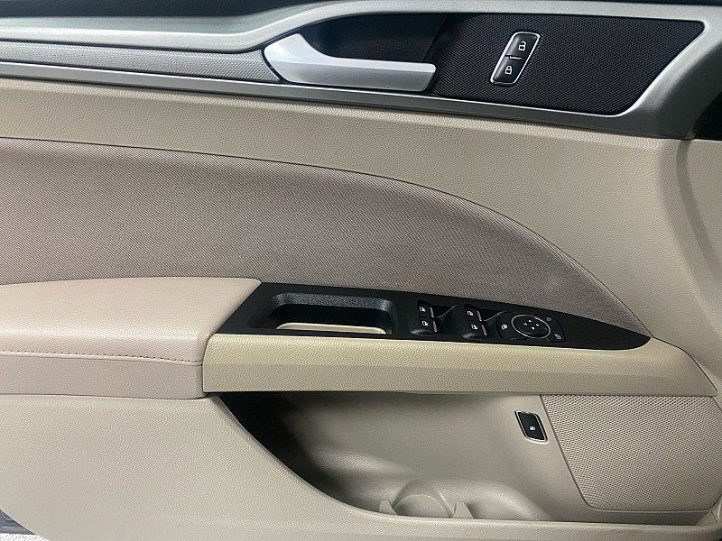 Used 2020 Ford Fusion SE image 9