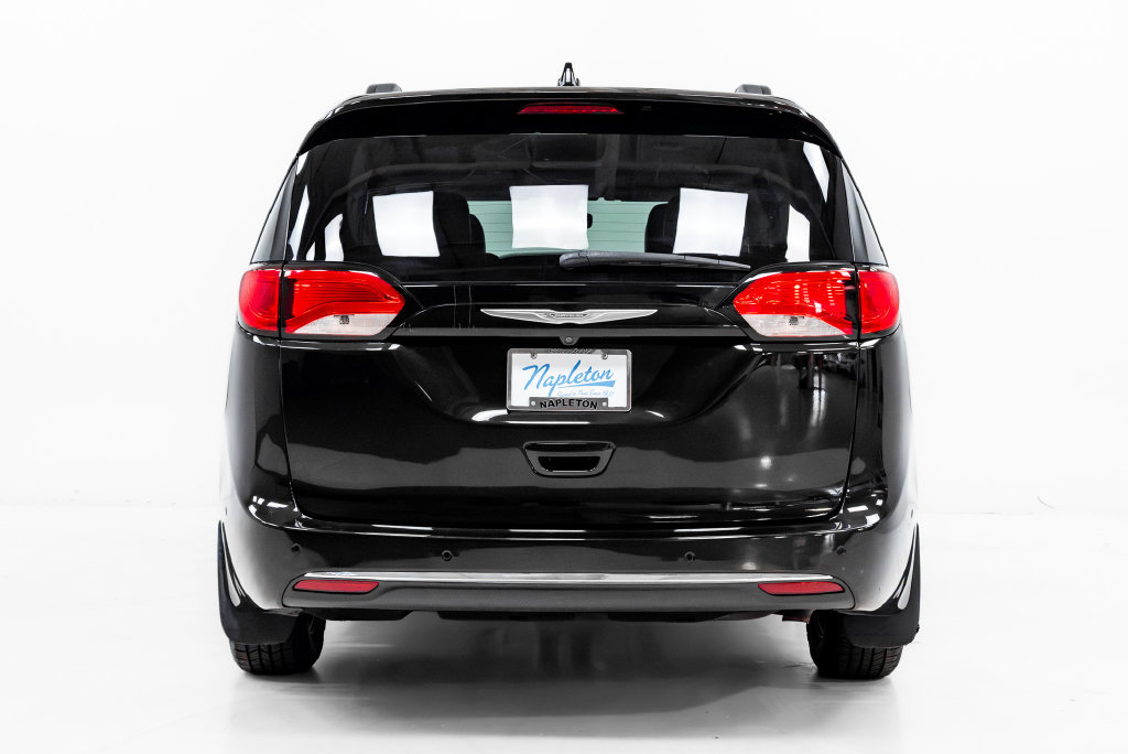 Used 2017 Chrysler Pacifica Touring-L FWD image 28