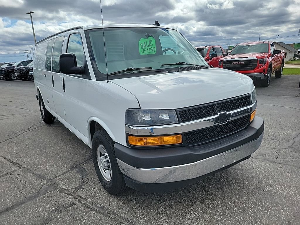 Used 2020 Chevrolet Express 3500 Extended w/ Driver Convenience Package image 2