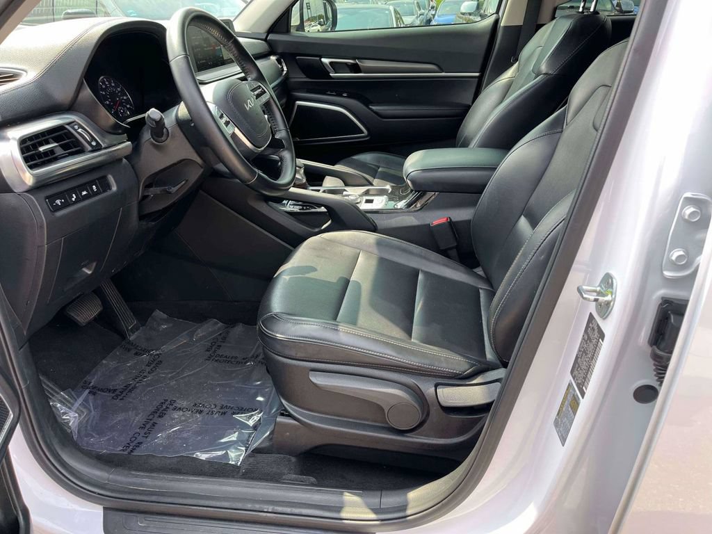 Used 2022 Kia Telluride LX FWD image 18