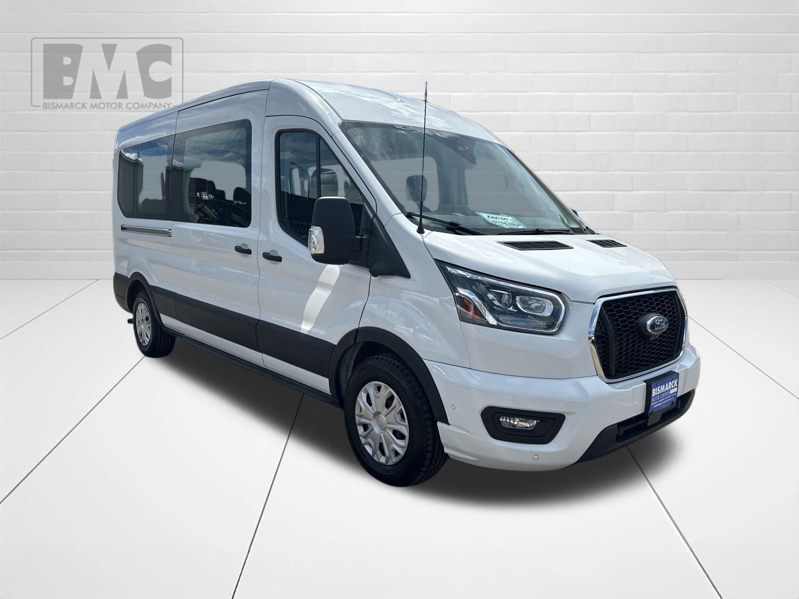 Used 2023 Ford Transit 350 XLT RWD image 2