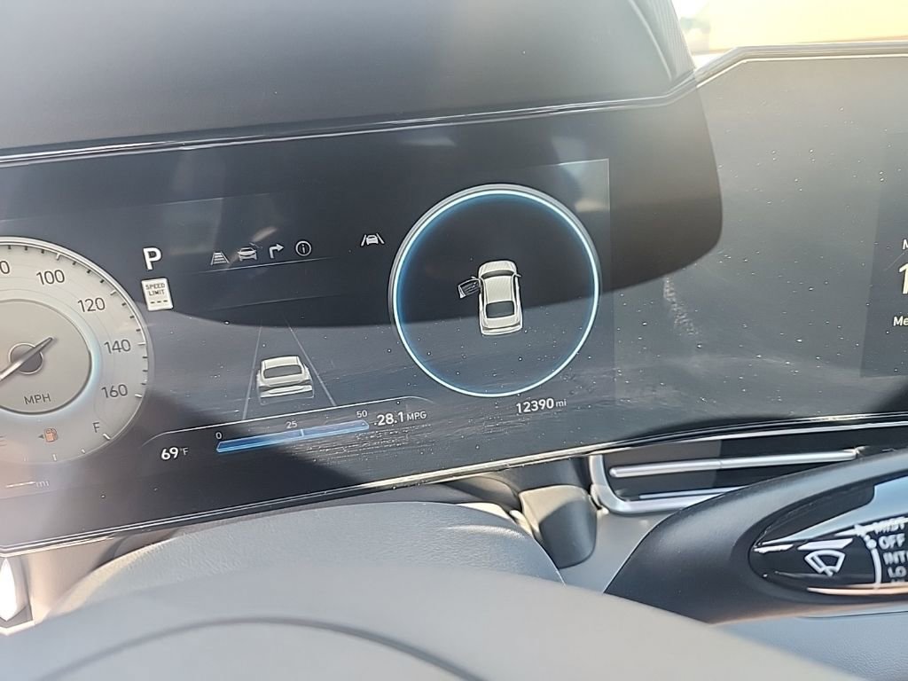 Used 2025 Hyundai Elantra SEL image 4