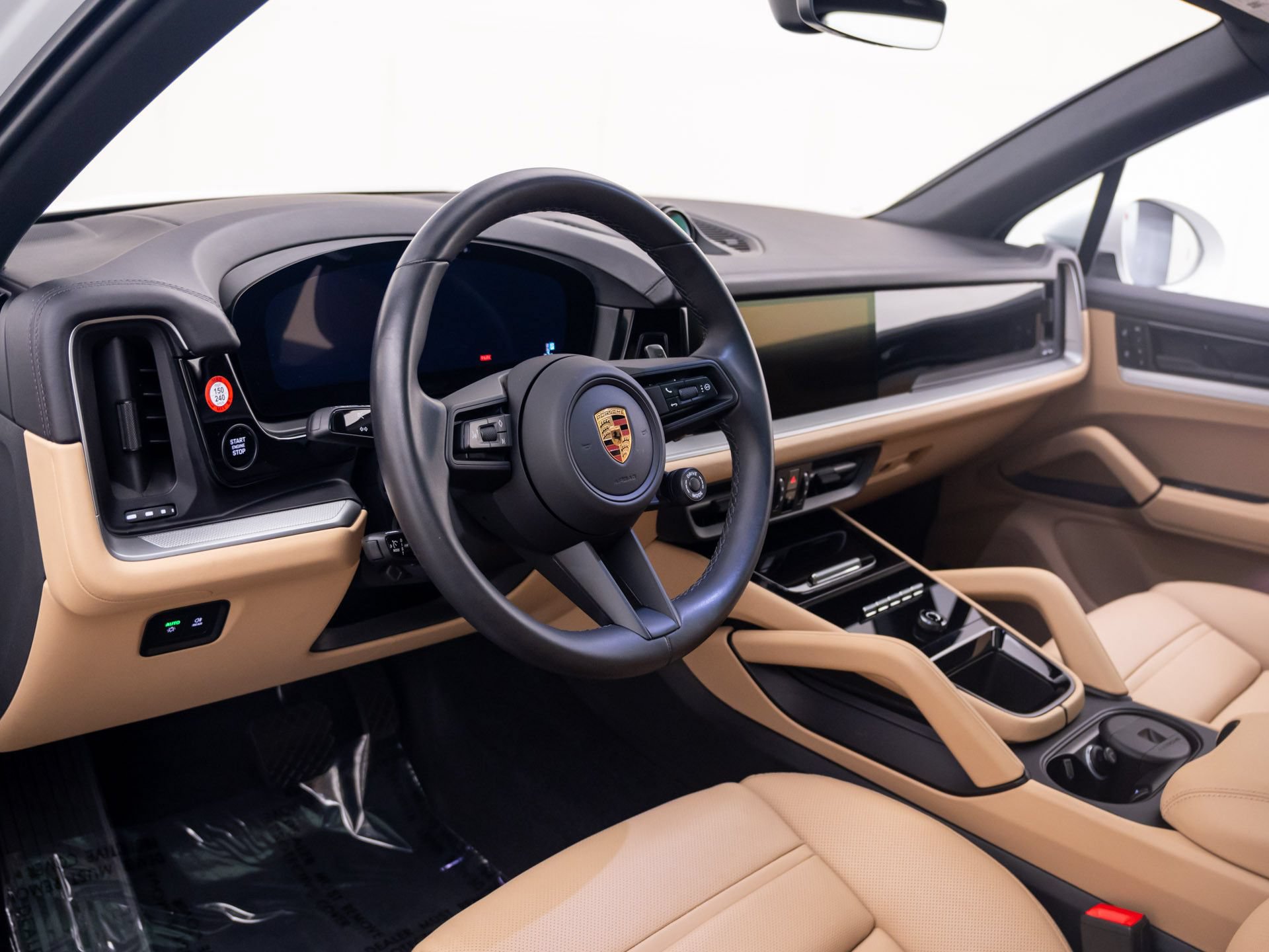 Certified 2024 Porsche Cayenne AWD/4WD image 4
