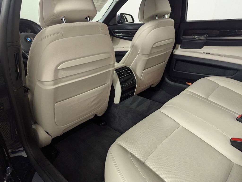 Used 2015 BMW 750Li RWD image 33
