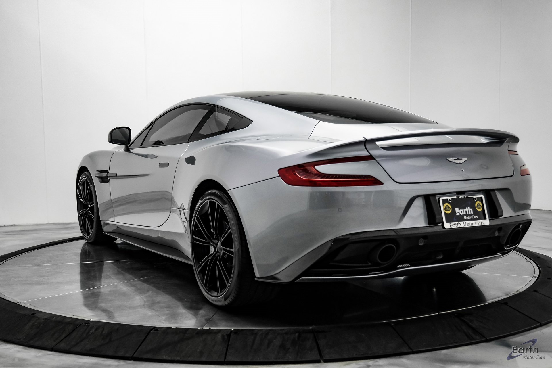 Used 2014 Aston Martin Vanquish Coupe image 9