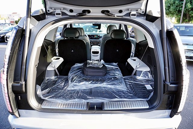 New 2026 Hyundai Ioniq 9 Calligraphy image 18