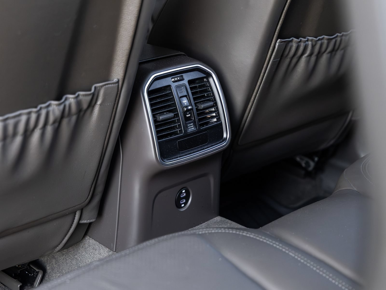 Certified 2021 Porsche Macan AWD/4WD image 32
