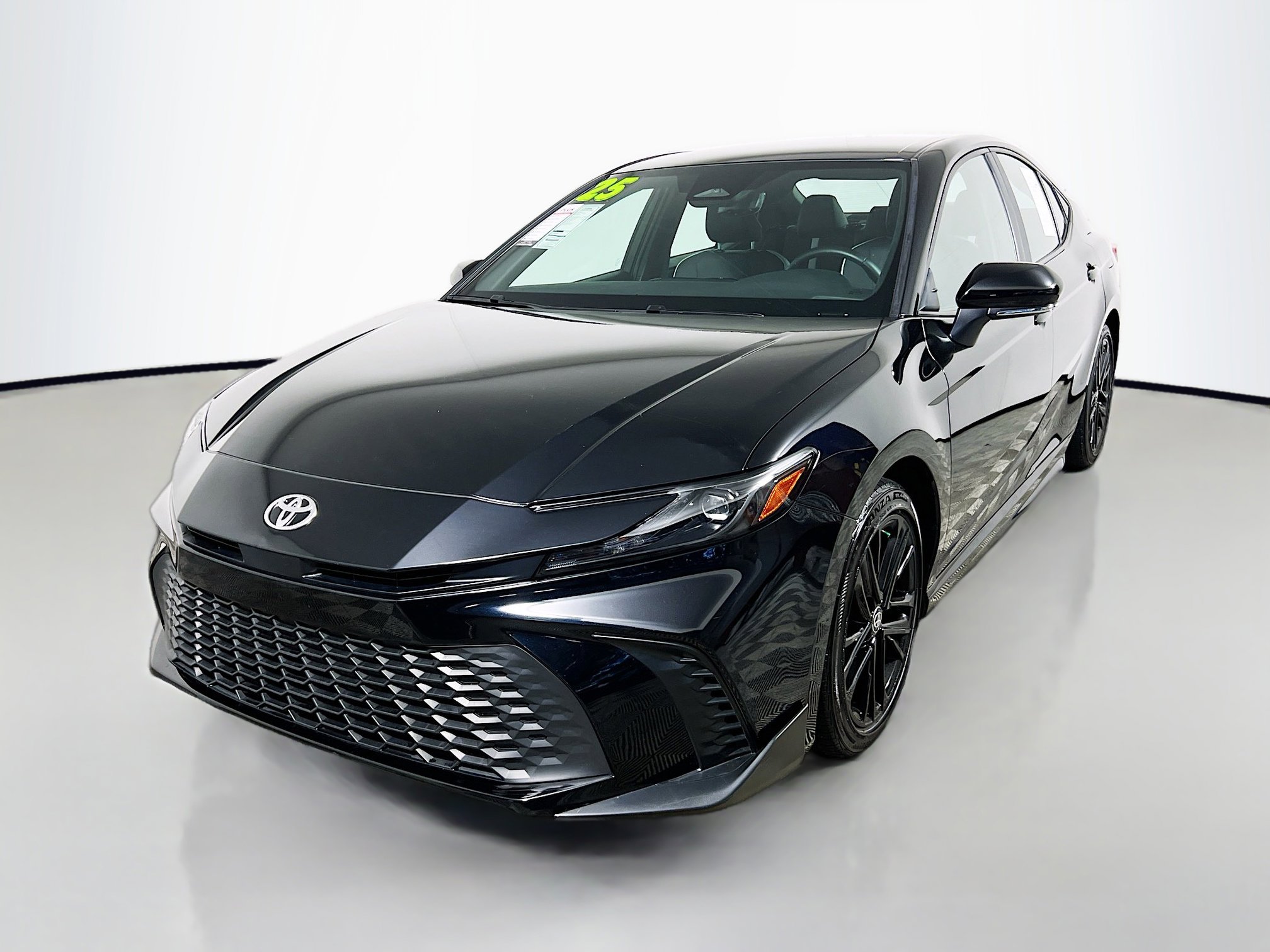 Used 2025 Toyota Camry SE image 10