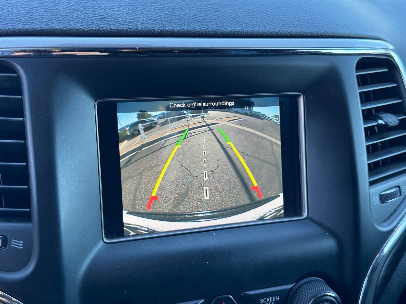 Used 2021 Jeep Grand Cherokee Laredo image 26