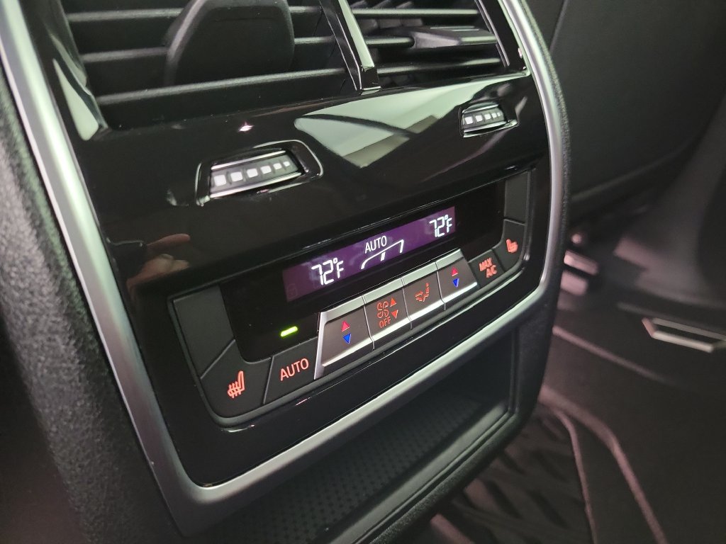 Used 2025 BMW X5 sDrive40i w/ M Sport Package RWD image 17