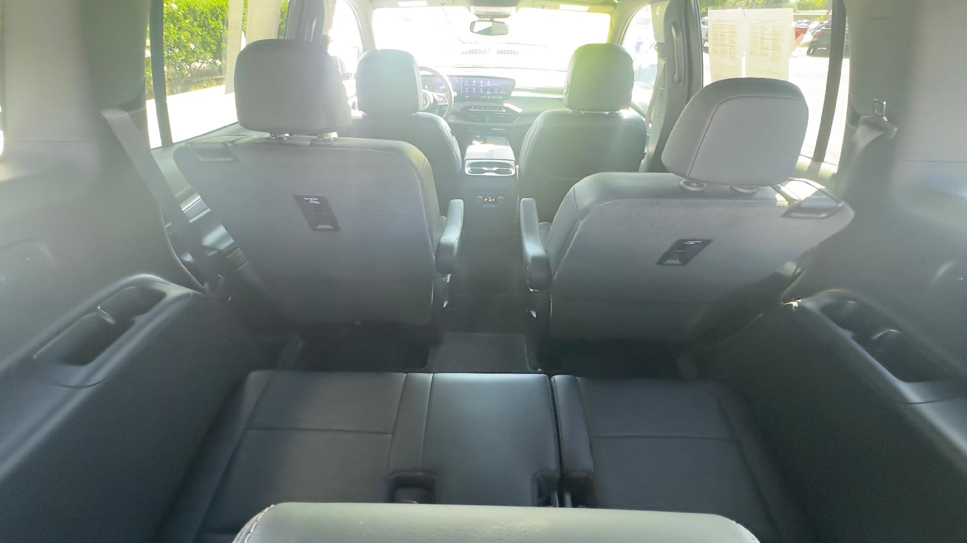 Used 2025 Buick Enclave Sport Touring AWD/4WD image 10