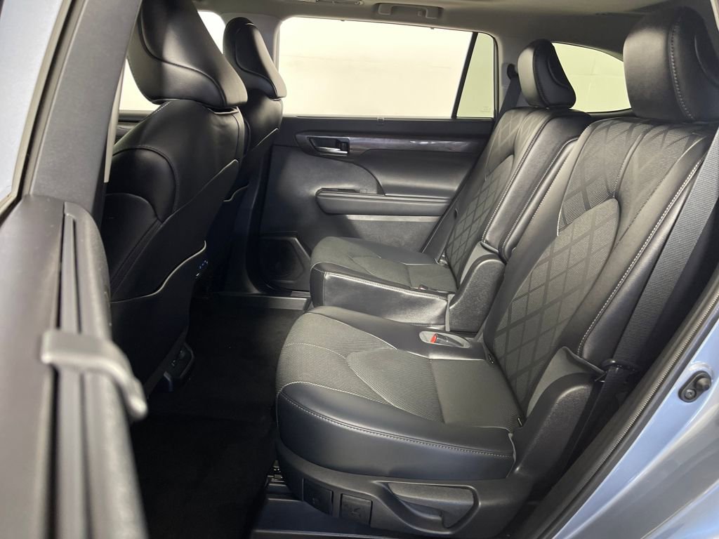 Certified 2022 Toyota Highlander Platinum image 13