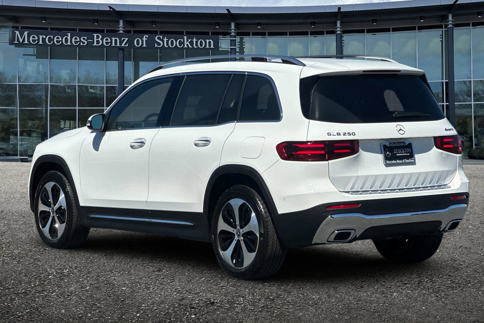 New 2025 Mercedes-Benz GLB 250 4MATIC image 6