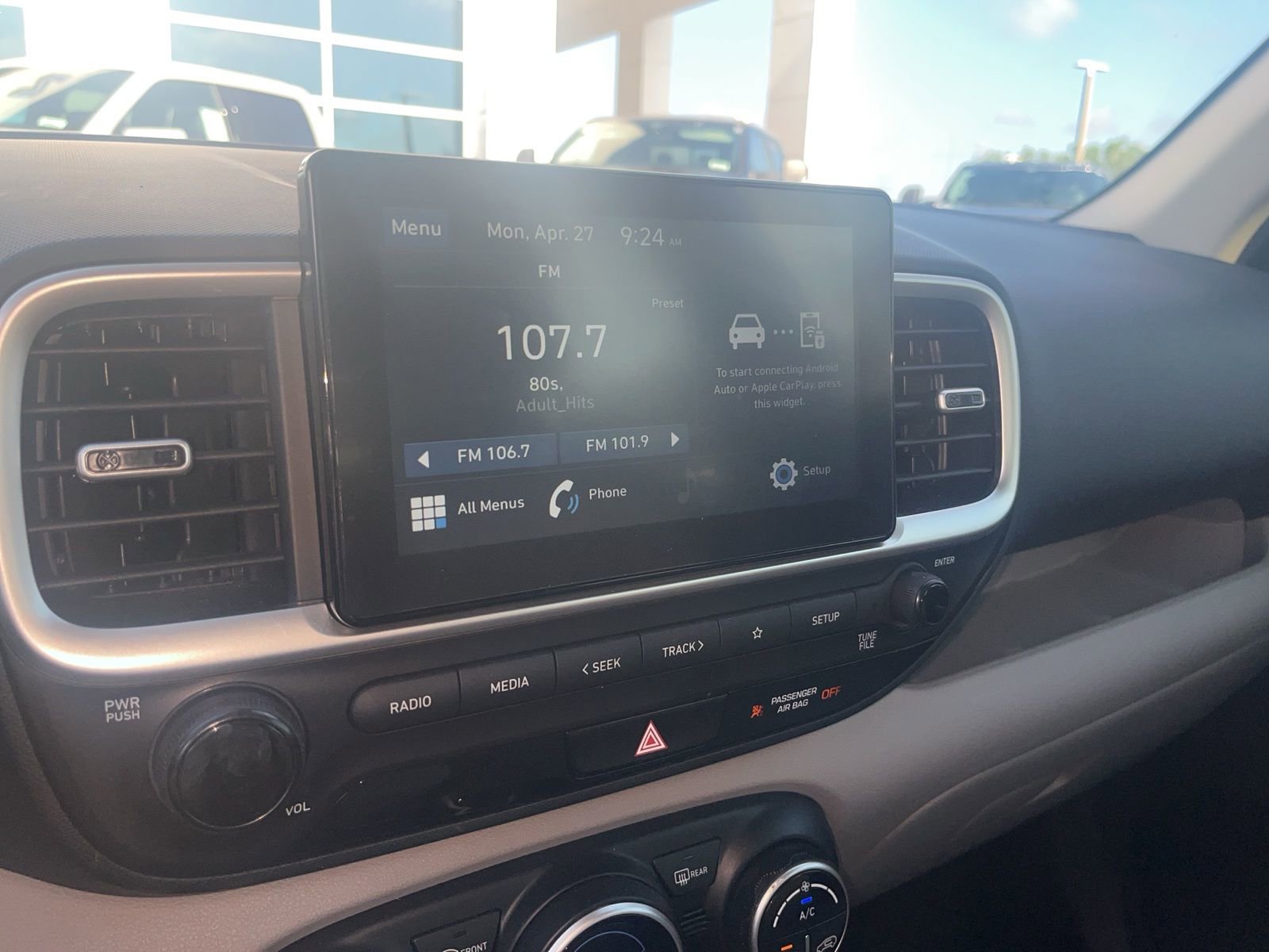 Used 2022 Hyundai Venue SEL FWD image 6