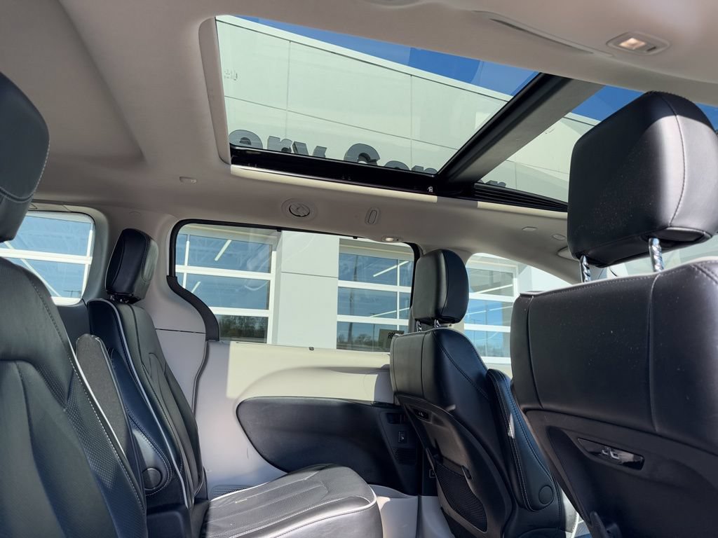 Used 2023 Chrysler Pacifica Limited FWD image 40