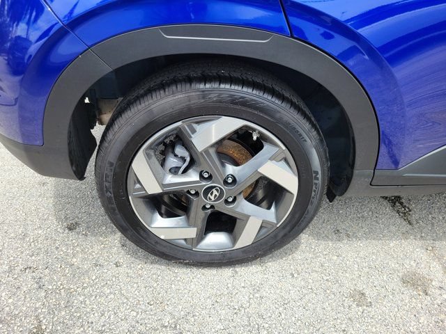 Used 2025 Hyundai Venue Limited FWD image 5