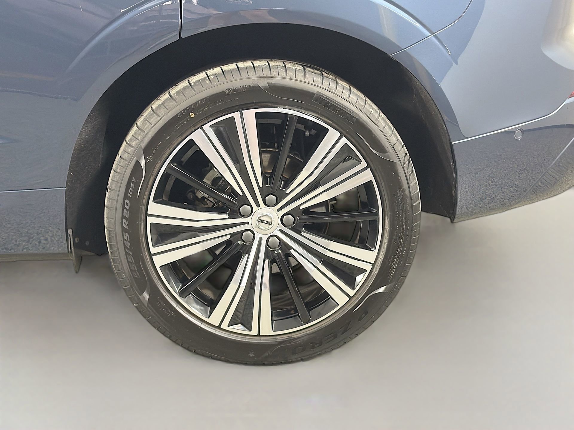 Certified 2023 Volvo XC60 B5 Plus AWD/4WD image 30