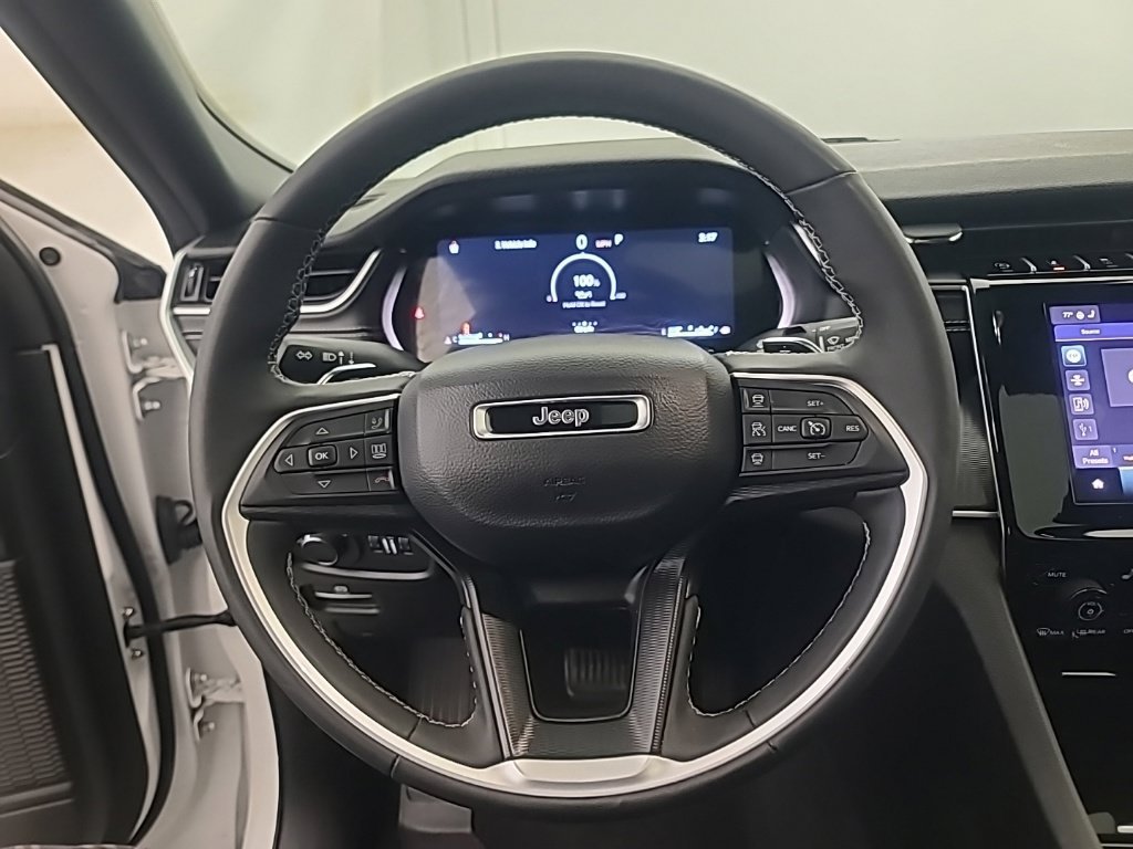 Used 2025 Jeep Grand Cherokee Laredo X w/ Luxury Tech Group I AWD/4WD image 33