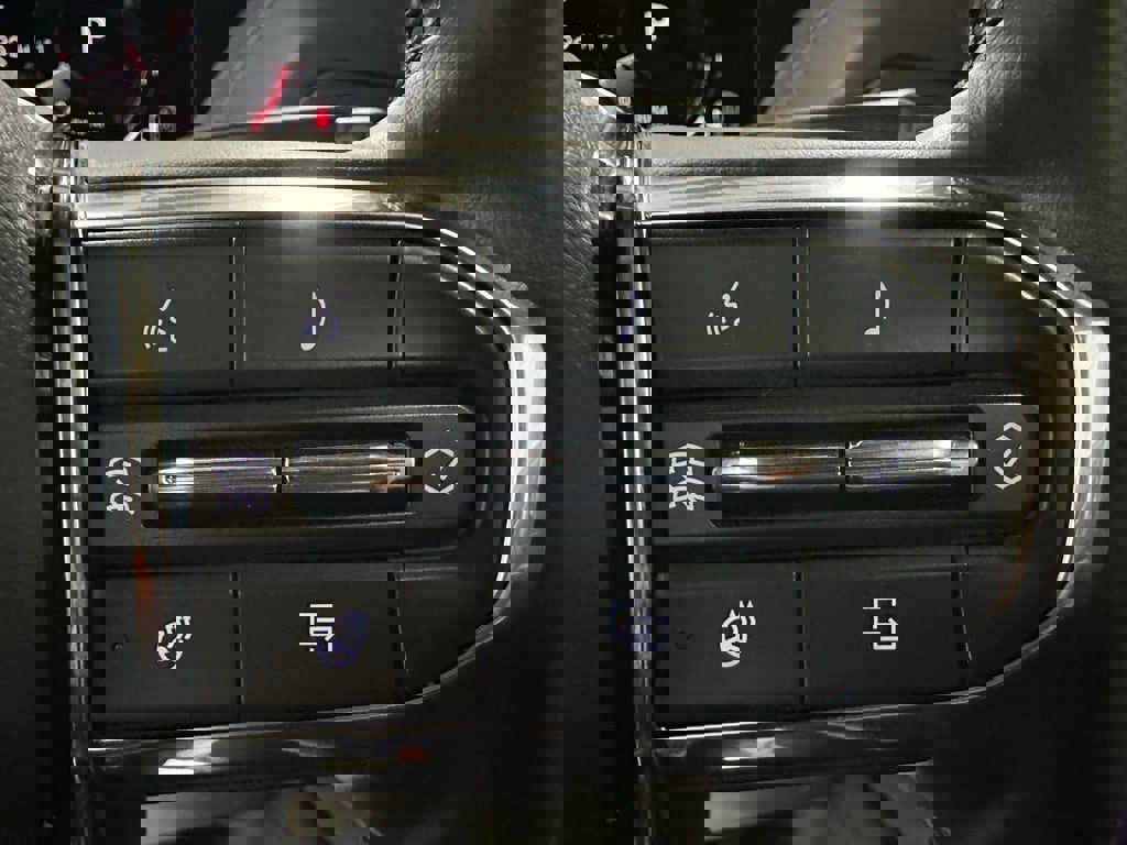 Used 2025 GMC Yukon XL Denali w/ Sun & Power Step Package image 21