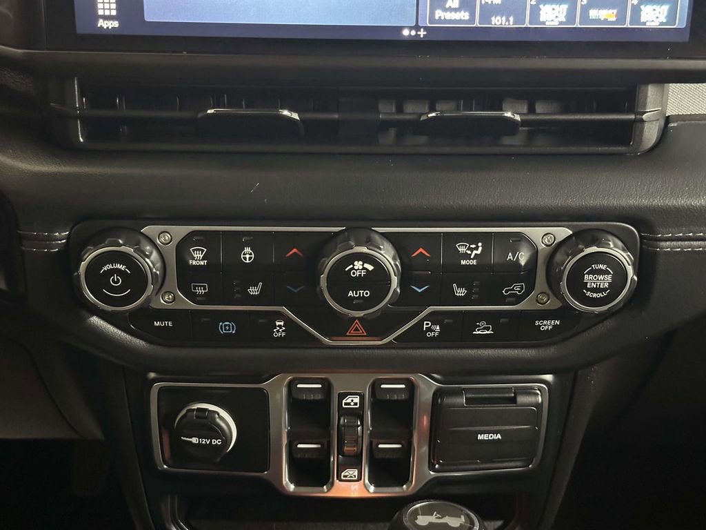 Used 2024 Jeep Wrangler Unlimited Sahara w/ Safety Group image 24