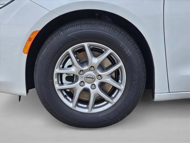 New 2025 Chrysler Voyager LX image 17