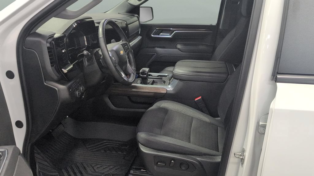 Used 2025 Chevrolet Silverado 1500 RST AWD/4WD image 8
